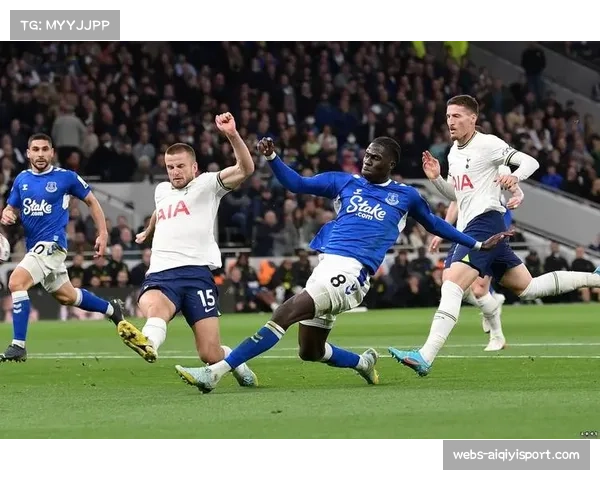 埃弗顿发布赛前伤病报告，两名主力后卫状态更新影响战术部署